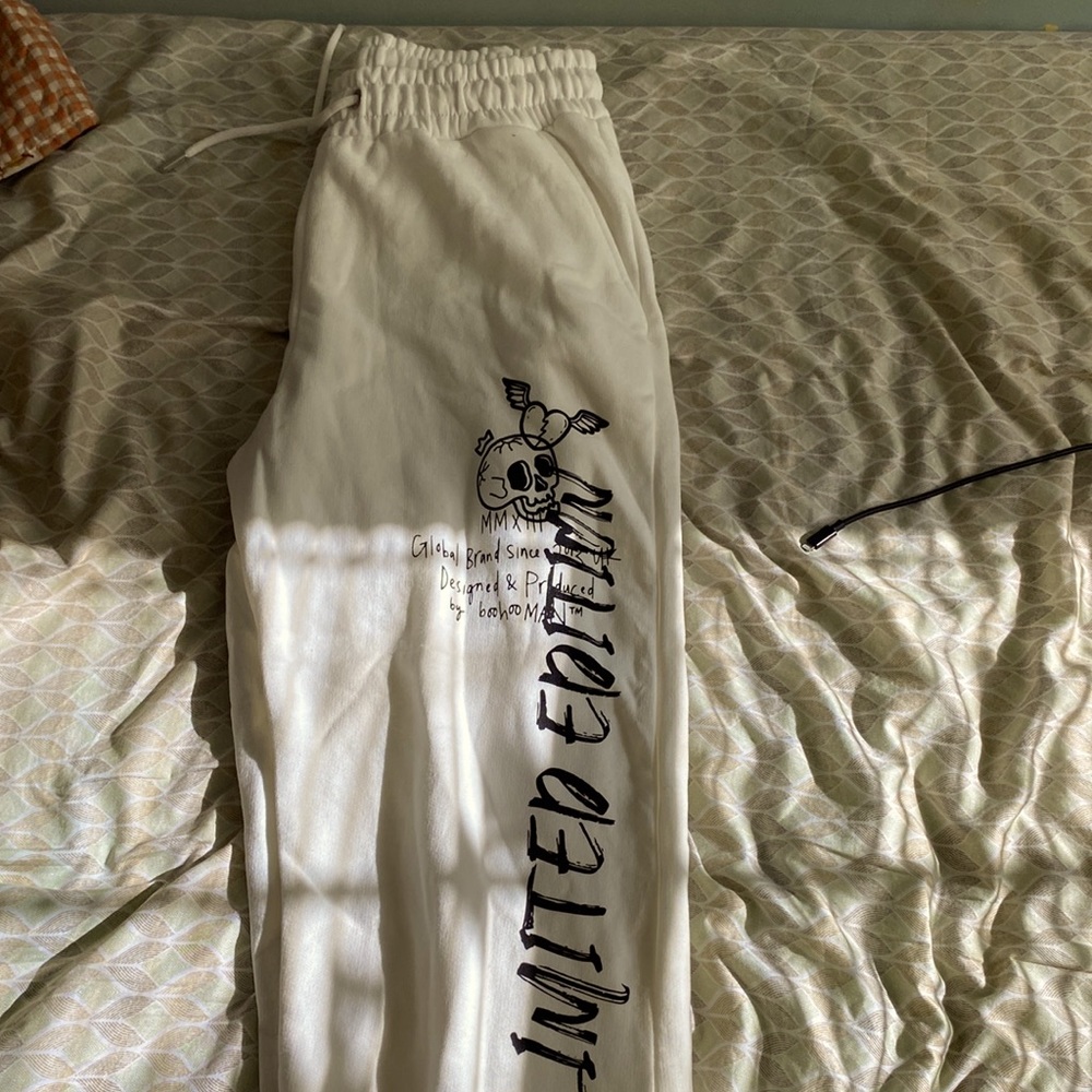 Oversized gothic spray face joggers M